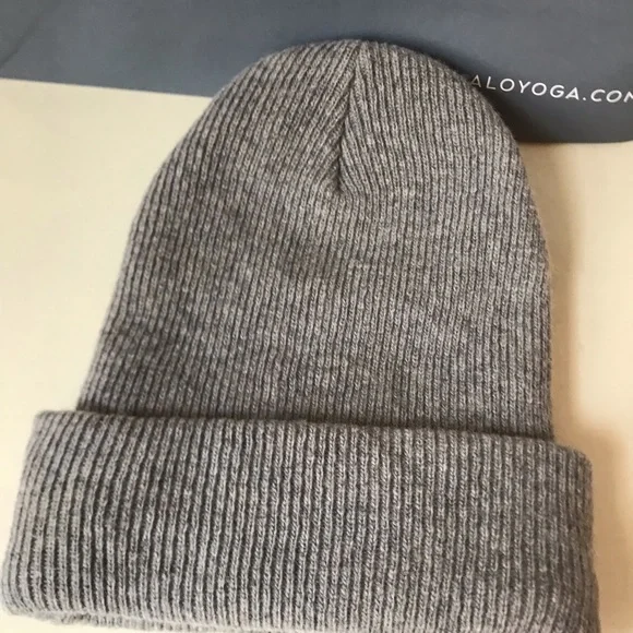 ALO Yoga Everyday Beanie Heather Athletic Grey - Picture 2 of 8